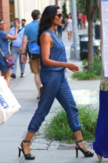 Padma Lakshmi feet photo thumbnail