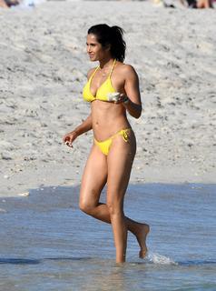 Padma Lakshmi feet photo thumbnail