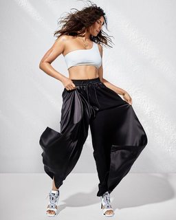 Padma Lakshmi feet photo thumbnail