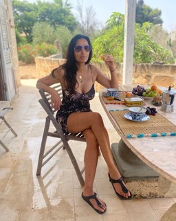 Padma Lakshmi feet photo thumbnail