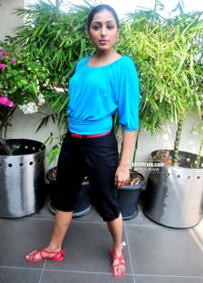 Padmapriya feet photo 20