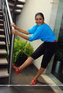 Padmapriya feet photo 19