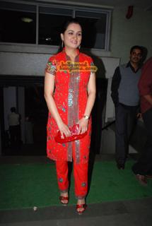 Padmini Kolhapure feet photo 4