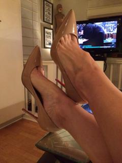 Paget Brewster feet photo thumbnail