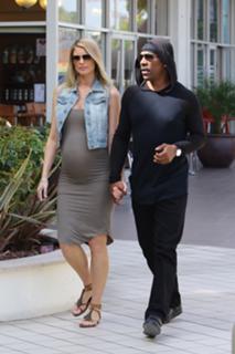 Paige Butcher feet photo thumbnail