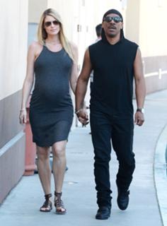 Paige Butcher feet photo thumbnail