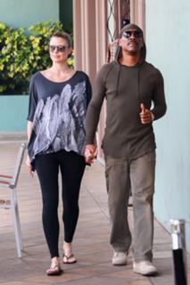 Paige Butcher feet photo thumbnail