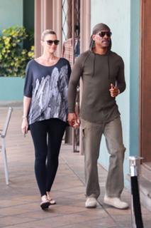 Paige Butcher feet photo thumbnail