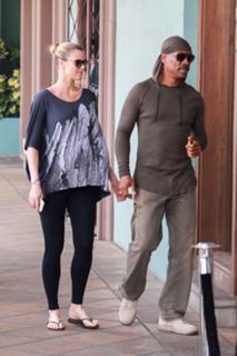 Paige Butcher feet photo thumbnail