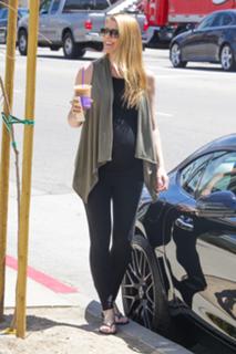 Paige Butcher feet photo thumbnail