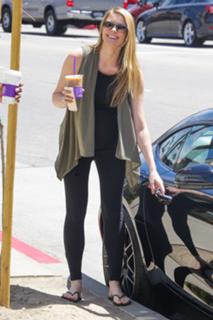 Paige Butcher feet photo thumbnail