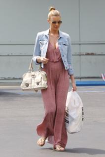 Paige Butcher feet photo thumbnail