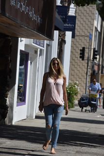 Paige Butcher feet photo thumbnail