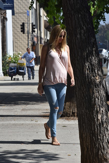 Paige Butcher feet photo thumbnail