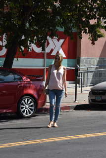 Paige Butcher feet photo thumbnail