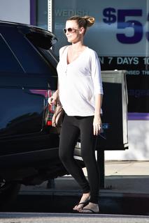 Paige Butcher feet photo thumbnail