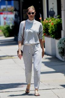 Paige Butcher feet photo thumbnail