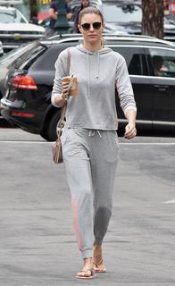 Paige Butcher feet photo thumbnail