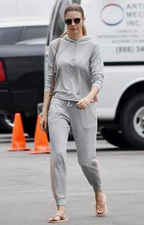 Paige Butcher feet photo thumbnail