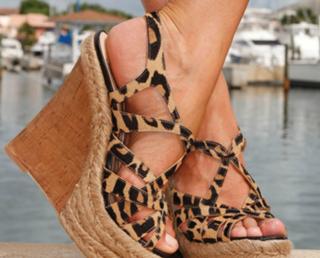 Paige Butcher feet photo thumbnail