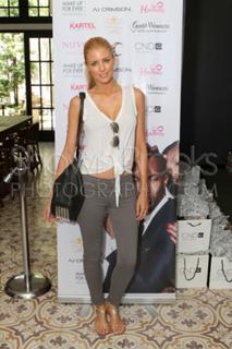 Paige Butcher feet photo thumbnail