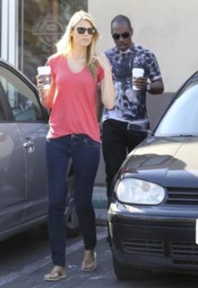 Paige Butcher feet photo thumbnail