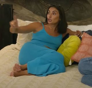 Paige DeSorbo feet photo thumbnail