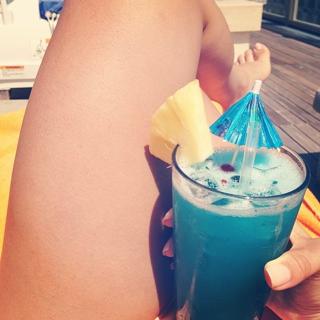Paige Hurd feet photo thumbnail