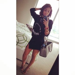 Paige Hurd feet photo thumbnail