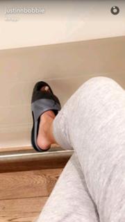 Paige Hurd feet photo thumbnail
