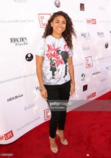 Paige Hurd feet photo thumbnail