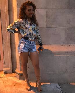 Paige Hurd feet photo thumbnail