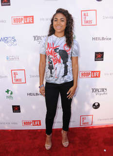 Paige Hurd feet photo thumbnail