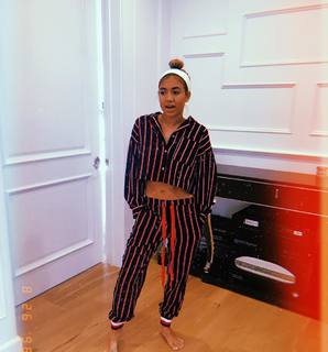Paige Hurd feet photo thumbnail