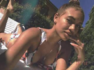 Paige Hurd feet photo thumbnail