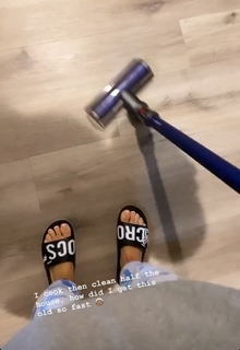 Paige Hurd feet photo thumbnail