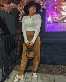 Paige Hurd feet photo thumbnail