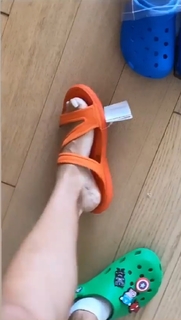 Paige Hurd feet photo thumbnail