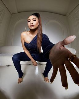 Paige Hurd feet photo thumbnail