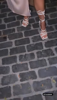 Paige Hurd feet photo thumbnail