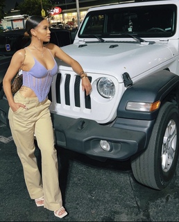 Paige Hurd feet photo thumbnail
