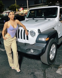 Paige Hurd feet photo thumbnail