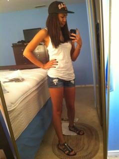 Paige Hurd feet photo thumbnail