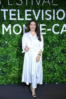 Paige Spara feet photo thumbnail