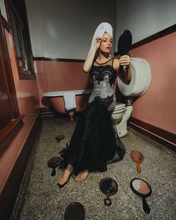 Paige Spara feet photo thumbnail