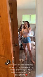 Paige Spara feet photo thumbnail