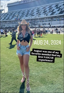 Paige Spiranac feet photo thumbnail
