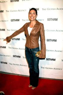 Paige Turco feet photo thumbnail