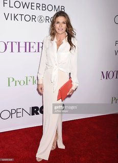 Paige Turco feet photo thumbnail