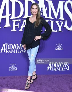 Paige Turco feet photo thumbnail